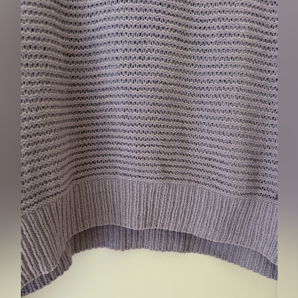 Hollister Mock Neck Oversized Lavender Sweater
Size: Small
EUC - Picture 4 of 9